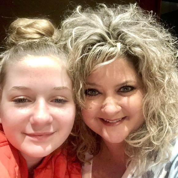 Meet your Posher, Amanda - Picture 1 of 1